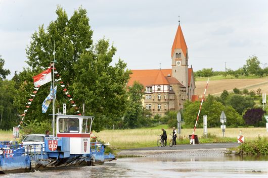 Abbildung Fluss und Wiese im Landkreis Schweinfurt