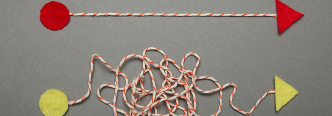 Abbildung Es werden zwei Wege durch Seile dargestellt, das eine Seil ist gerade das andere ein Knäul 