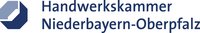 Abbildung Logo blaues Sechseck mit blauer Schrift von Handwerkskammer Niederbayern-Oberpfalz